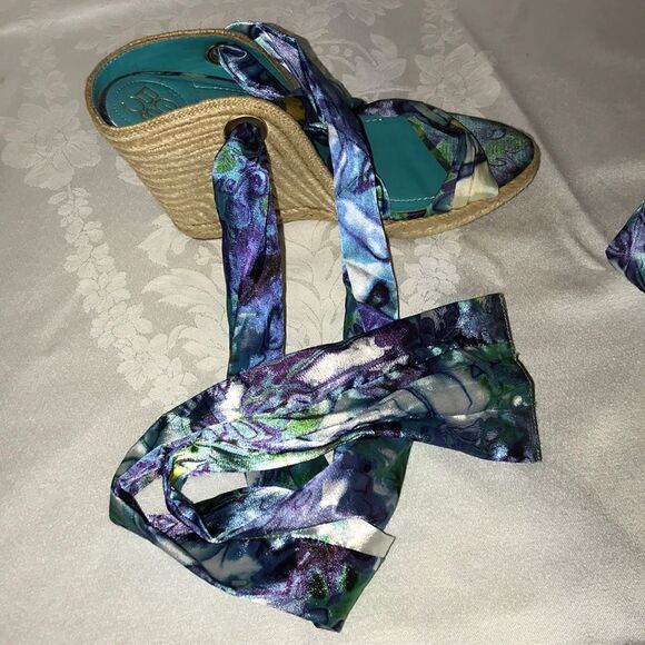 BCBG Generation wedge wrap satin shoe ballet Sz 8B FIRM on PRICE - Picture 7 of 7